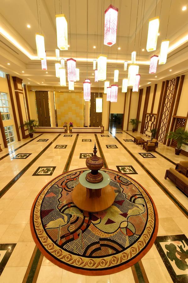 The Hotel Grand Ace Naypyidaw Exteriör bild